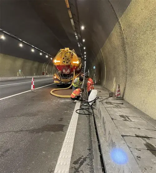 潼南隧道排水渠清淤